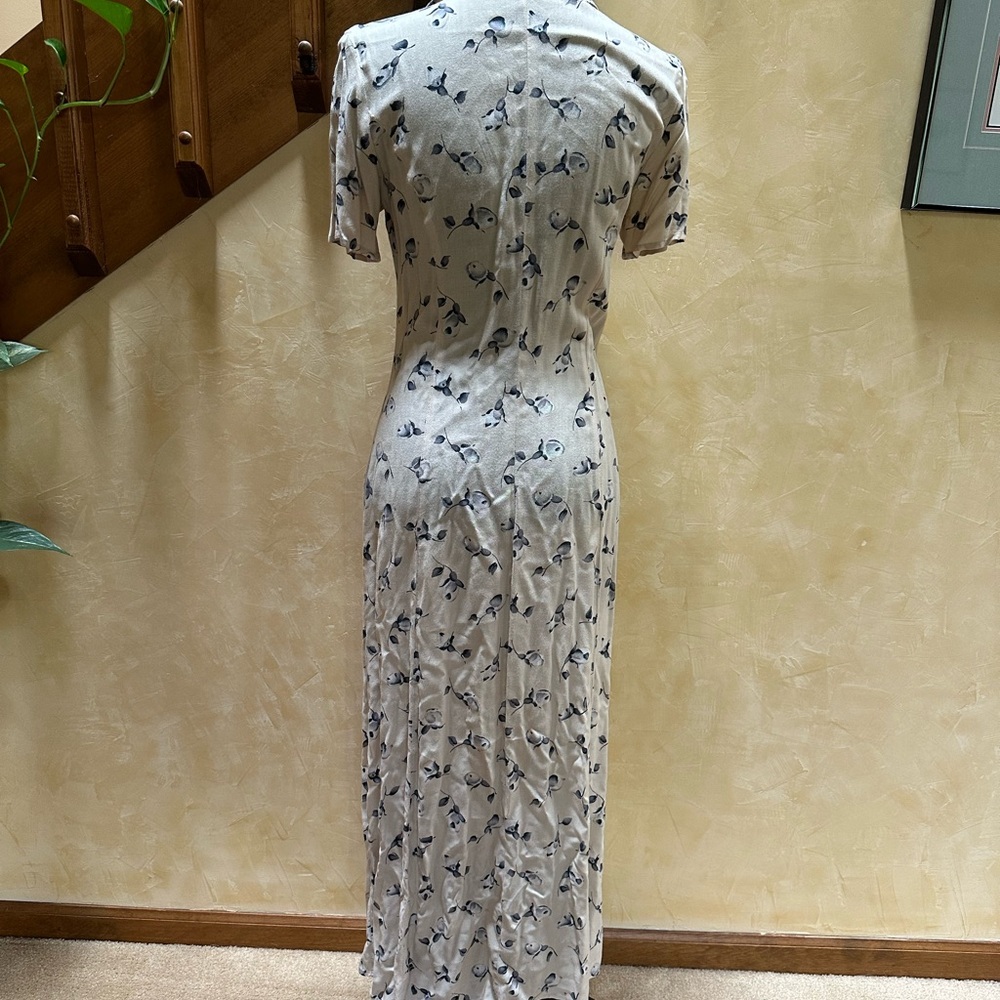 Elegant Cream Floral Women's Dress - Picture 2 of 4
